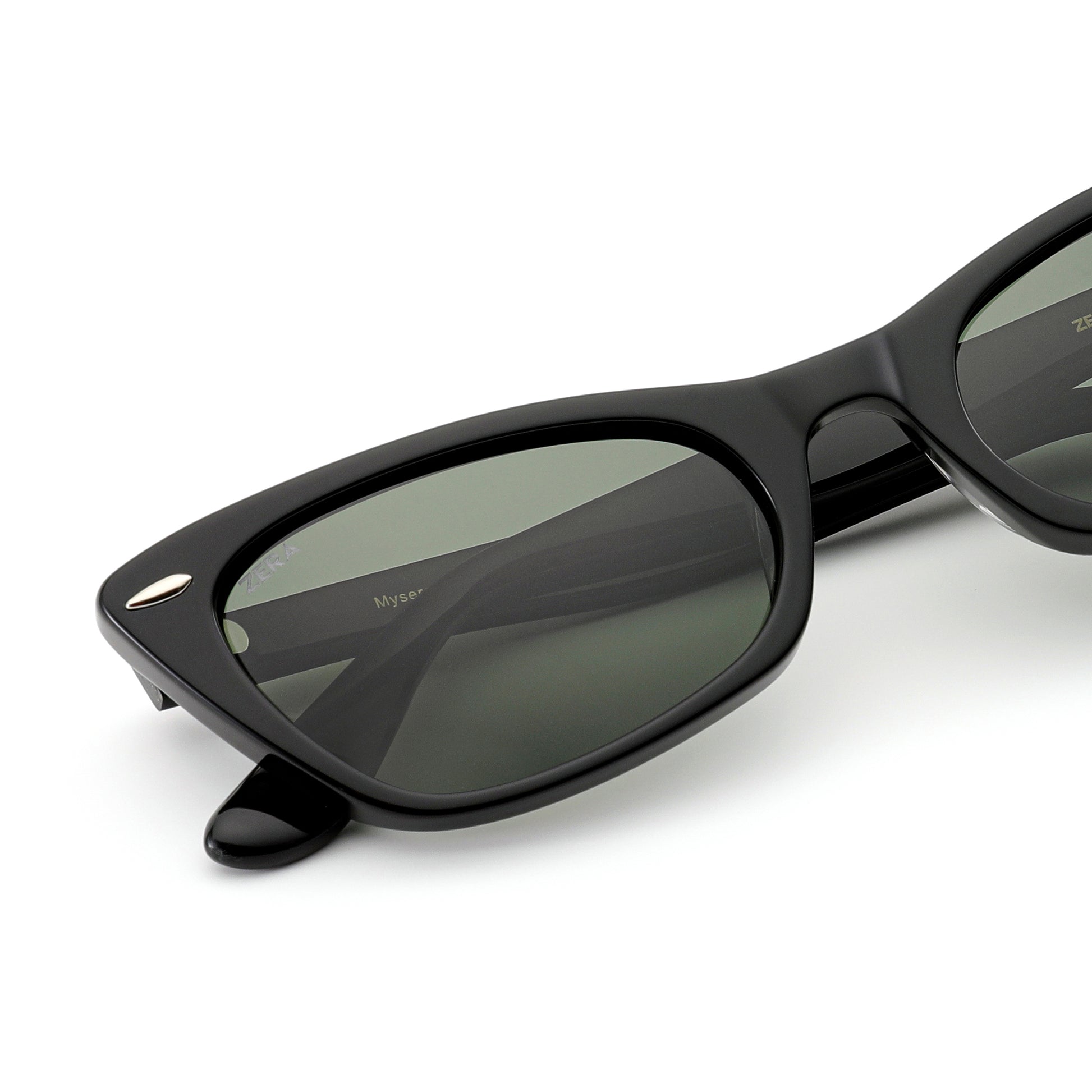 Black Apex Green Lens